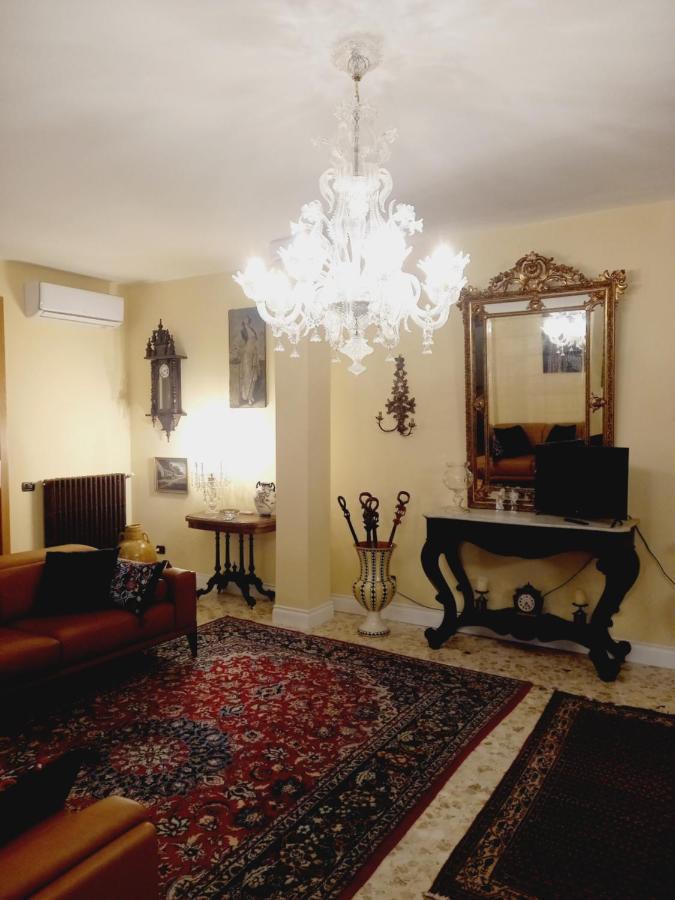 Confortevole باري المظهر الخارجي الصورة