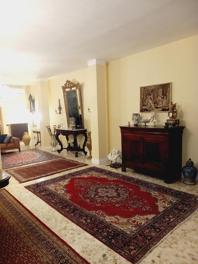 Confortevole باري المظهر الخارجي الصورة